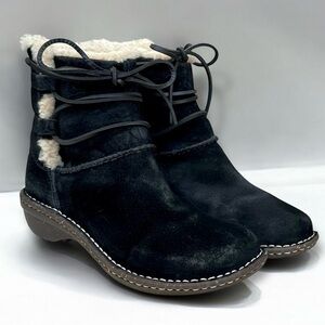 UGG Australia Size 7 Caspia Boots Leather Shearling Suede Sheepskin Black 3335
